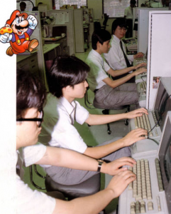 Toshihiko Nakago (au fond) et son équipe de programmeurs sur HP 64000